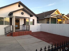 Building Photo - 1140 S Record Ave