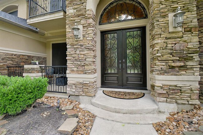 Building Photo - 13703 Greenwood Ln S
