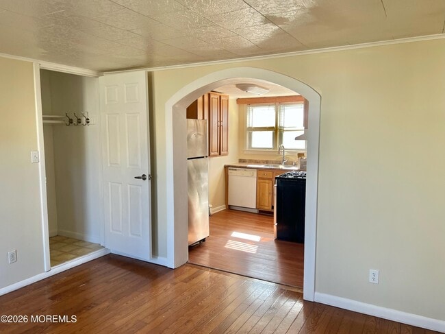 Building Photo - 246 7th Ave