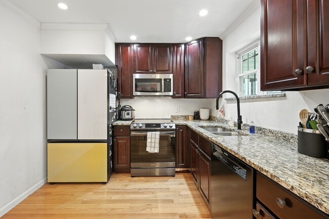 Foto del edificio - 1340 W St NE