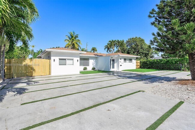 Building Photo - 10801 Peachtree Dr