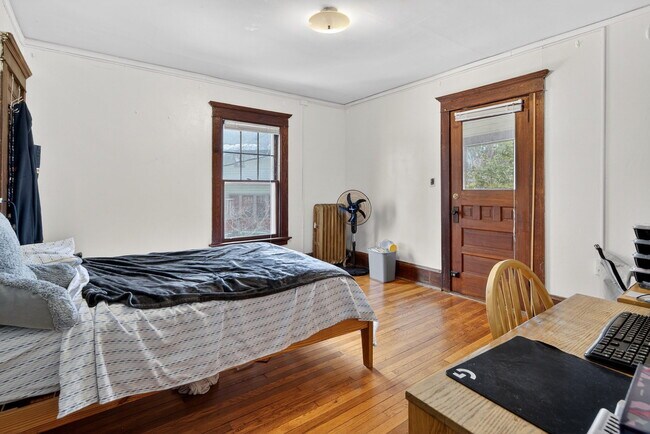 Dormitorio - 305 Wyckoff Ave