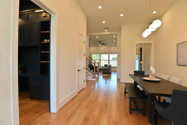 Building Photo - 1733 Du Barry Ln