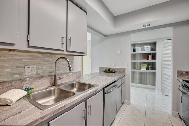 Building Photo - 1101 River Reach Dr