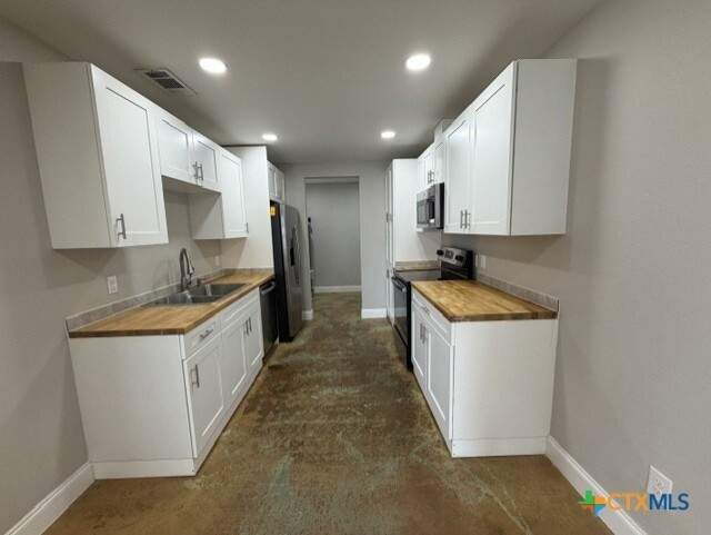 Building Photo - 661 W Austin St