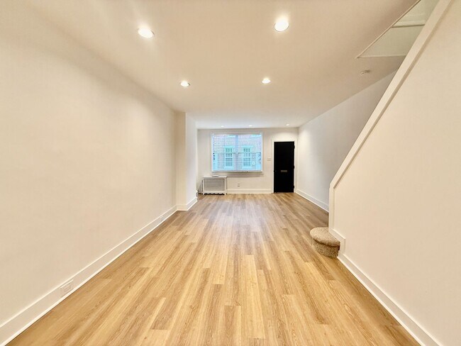 Foto del edificio - Just RENOVATED open floorplan 3 BED/1 BA H...