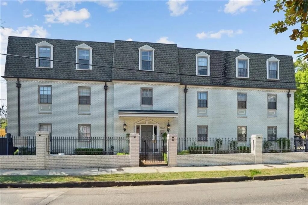 Front of building - 1532 St Andrew St