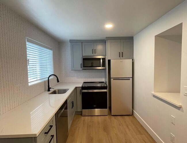 Building Photo - 4631 W Catalpa Dr