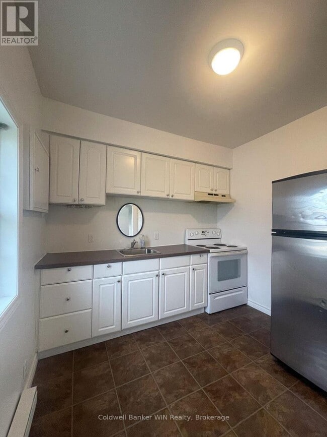 Photo du bâtiment - 16 Queen St N