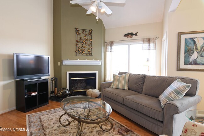 Foto del edificio - 6338 Oleander Dr