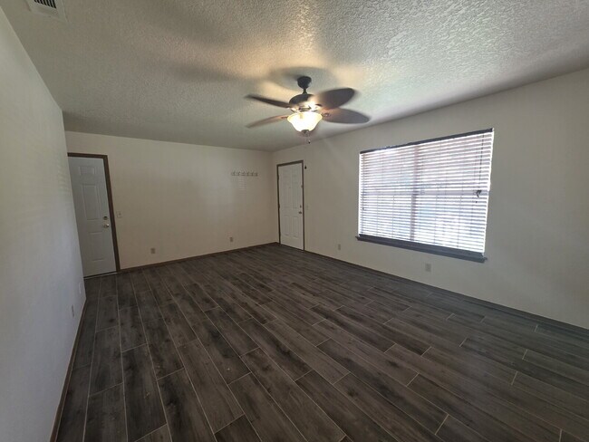 Building Photo - 2723 Kasey Ave