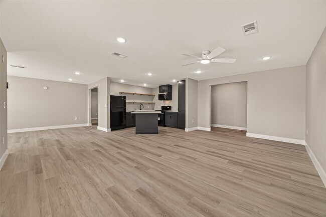 Building Photo - 3527 La Retama Dr