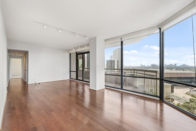 Building Photo - 14 Greenway Plz