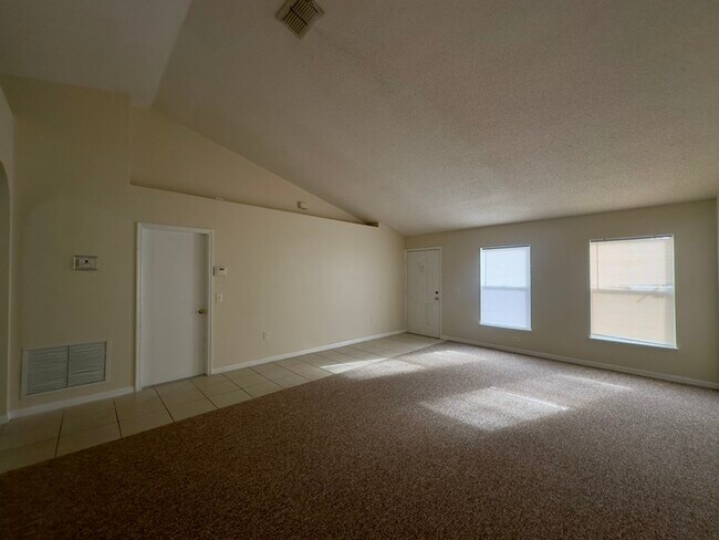Foto del edificio - Large 4/2 Single Story Home
