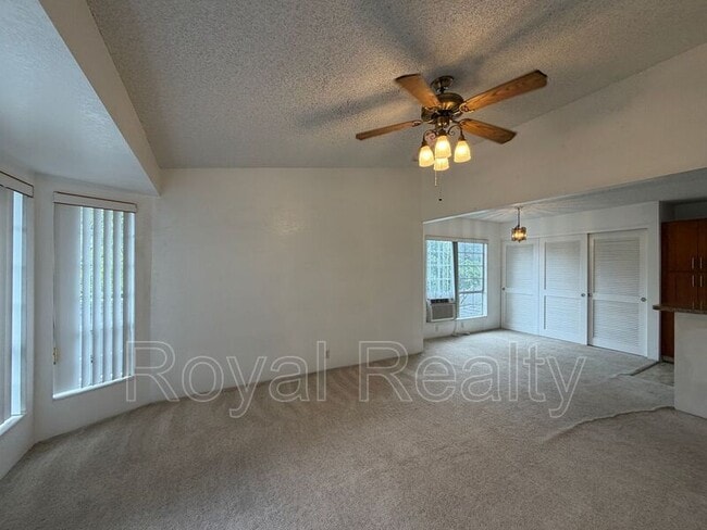 Building Photo - 528 Mananai Pl