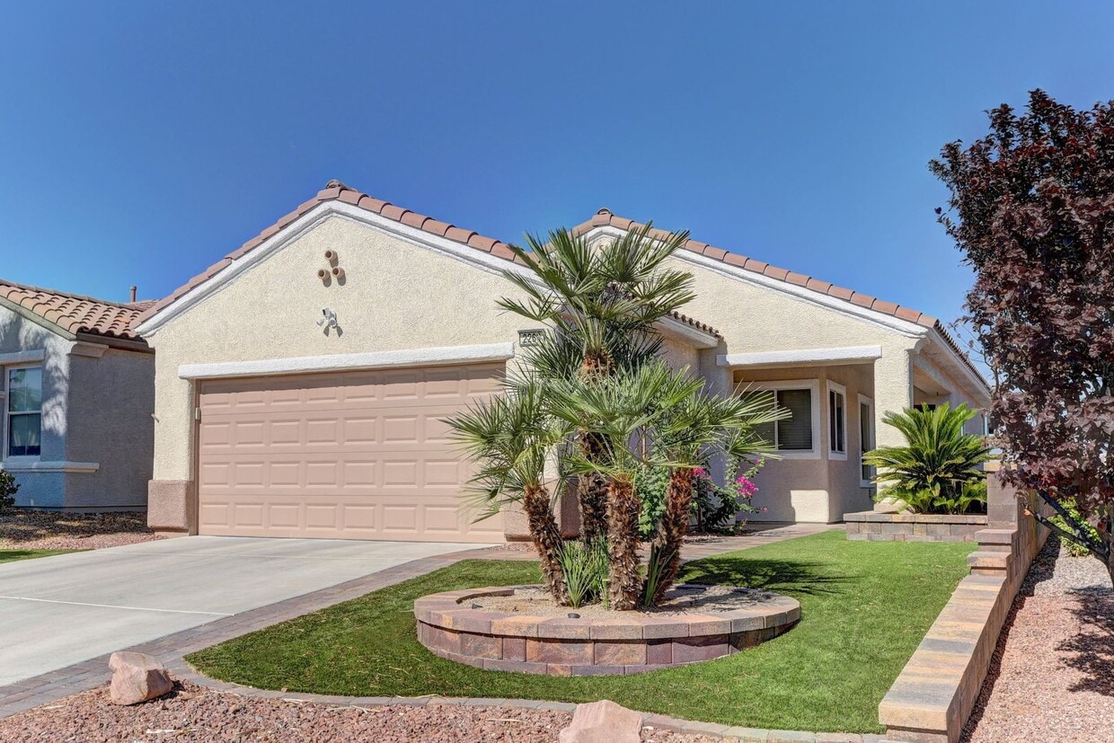 Primary Photo - 180 Degree elevated views from a quiet str...