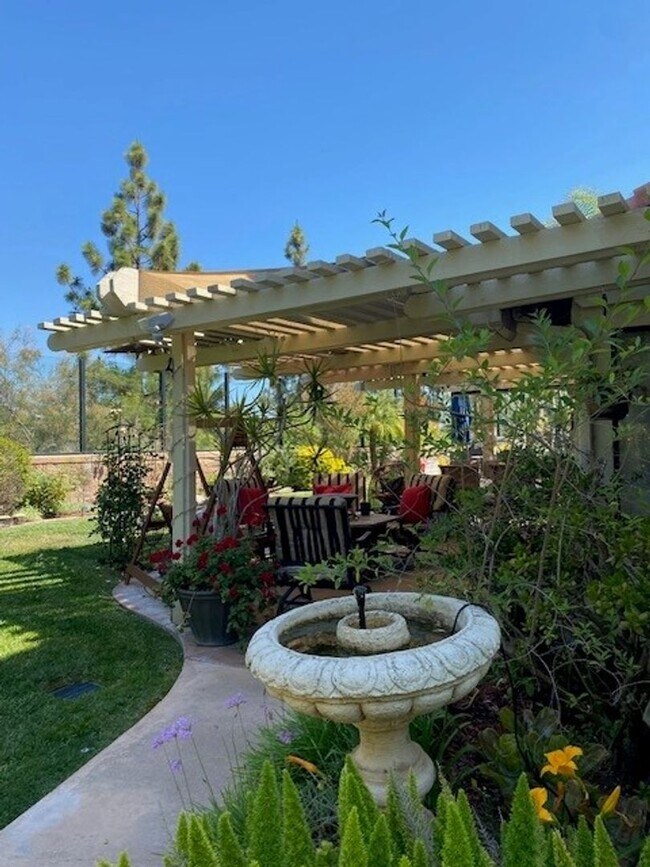 Foto del edificio - Large 3 bedroom home in quiet cul-de-sac with large backyard - Pets allowed
