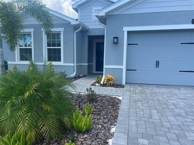 Building Photo - 1717 West Palms Drive