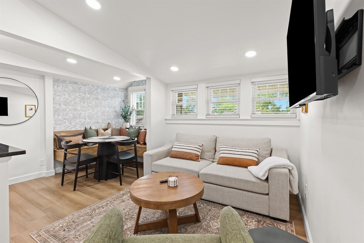 Foto principal - 221 Ardmore Dr