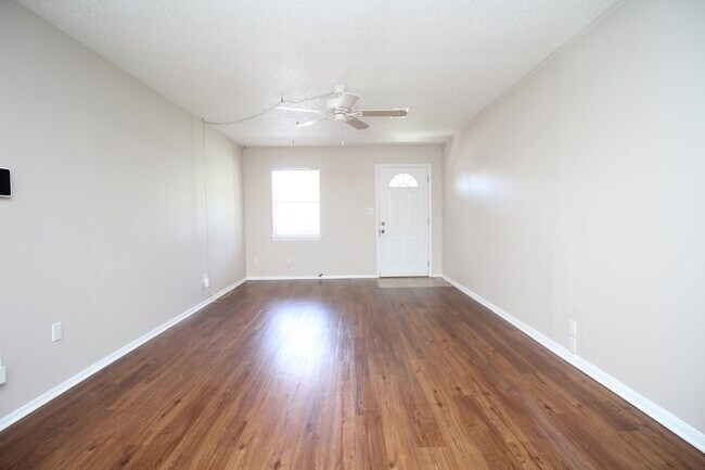 Foto del edificio - Great 4BR/2BA Home Near PSC Westside & NAS...