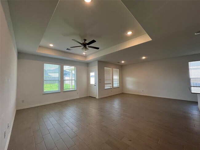 Building Photo - 8038 Royal Palm Dr