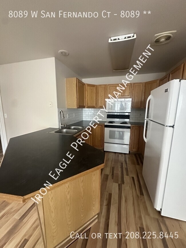 Foto del edificio - 8089 W San Fernando Ct