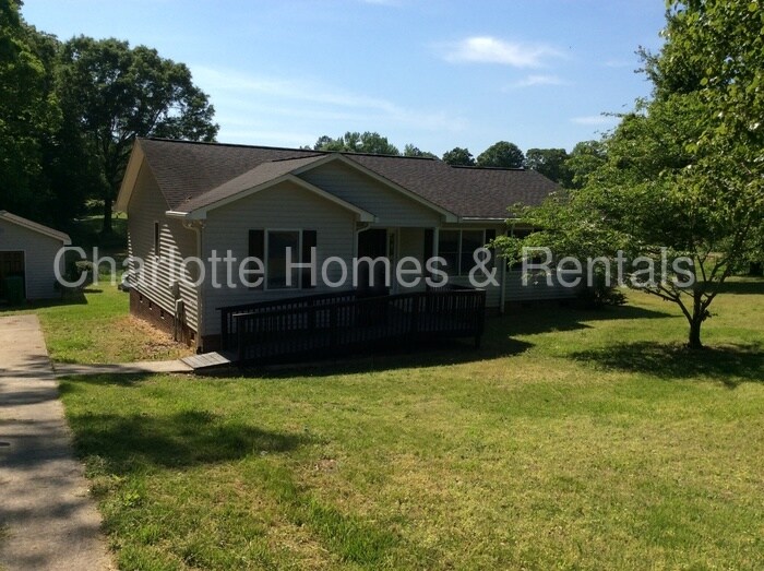 Primary Photo - 251 Oak St