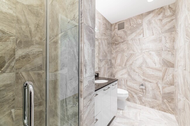 Foto del edificio - 220 E Illinois St