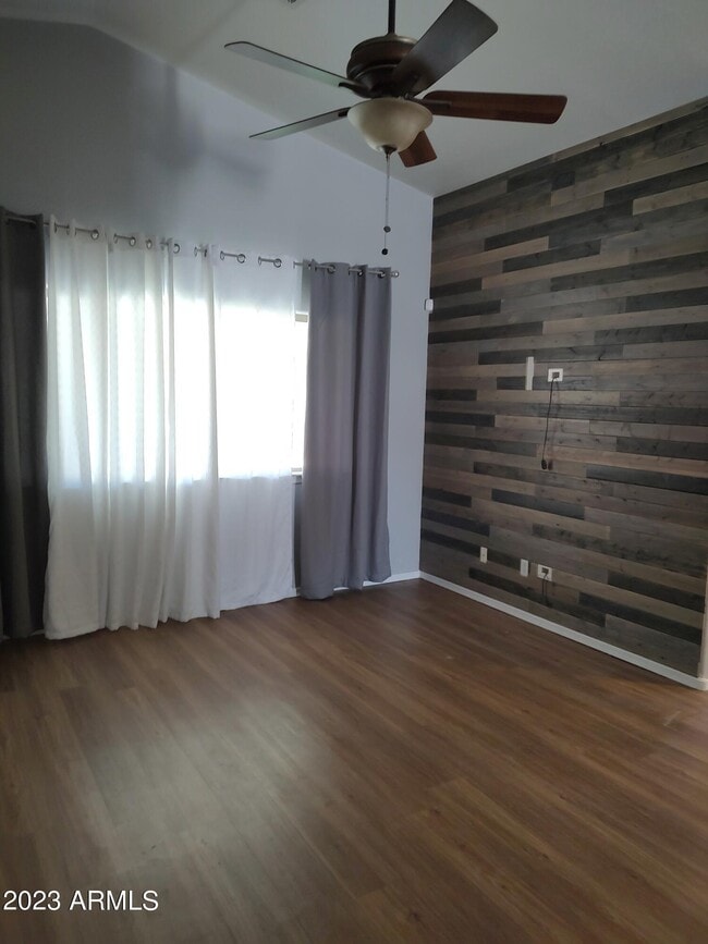 Foto del edificio - 7810 W Solano Dr N