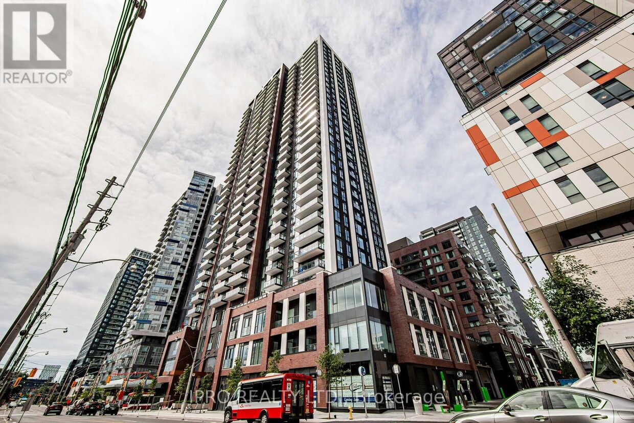 Photo principale - 130-2130 River St
