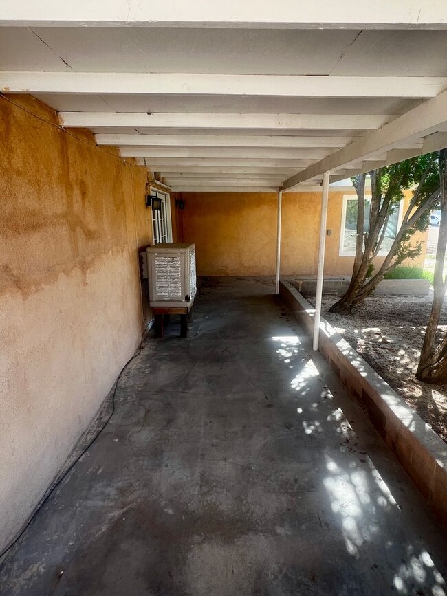 Building Photo - 6568 Oasis Ave