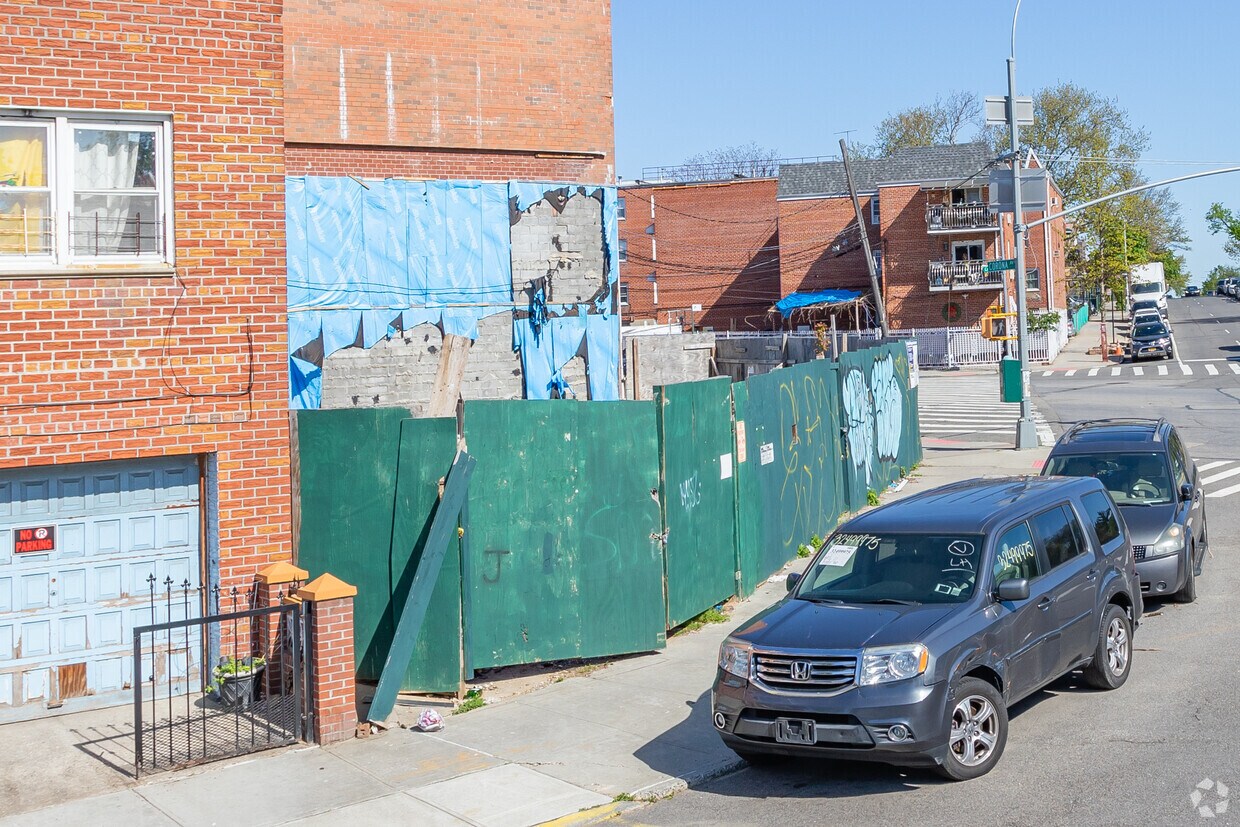 Foto del edificio - 11072 Corona Ave