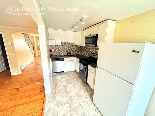 Foto del edificio - Gorgeous, Light-filled 3BR/2BA Clifton Hei...