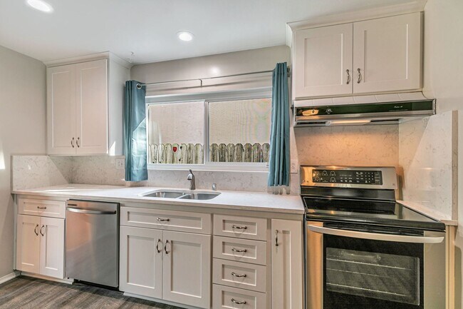 Foto del edificio - Beautiful 3-Bedroom 2-Bathroom San Jose Home