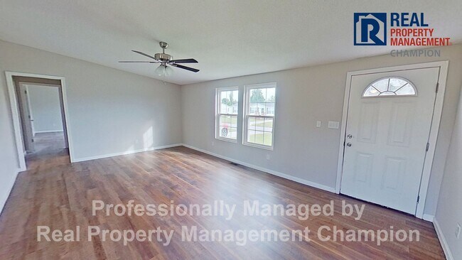 Building Photo - Spacious Home with Huge Fenced Yard
