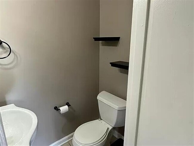 Building Photo - Classy Apartment for you