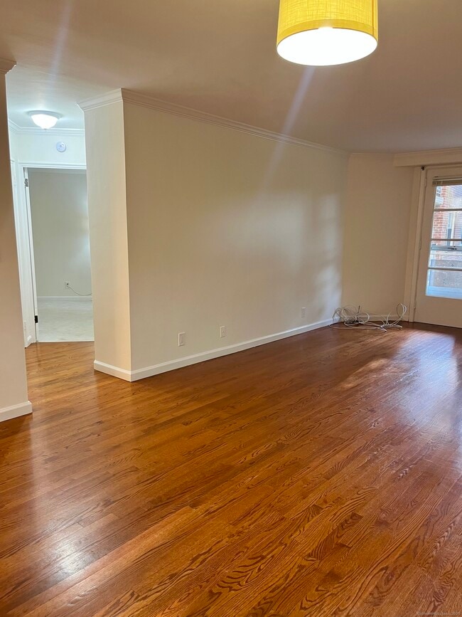 Building Photo - 71 Strawberry Hill Ave