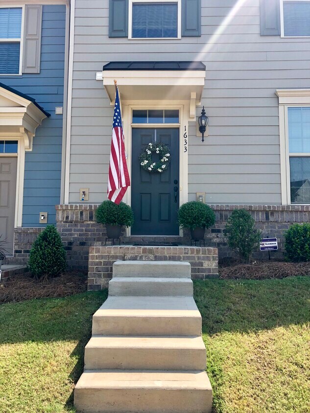 Primary Photo - 1633 Fleetwood Dr