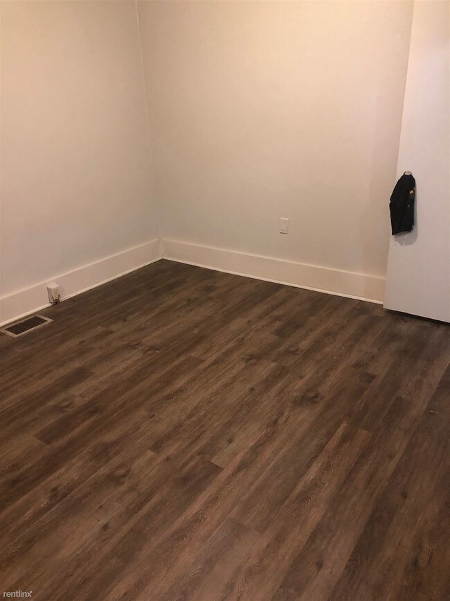 Building Photo - 1 br, 1 bath Apartment - Gladden Building #13