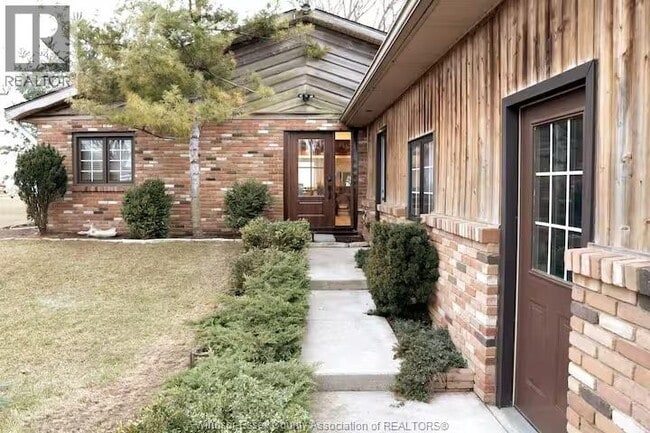 Building Photo - 850 Point Pelee Dr