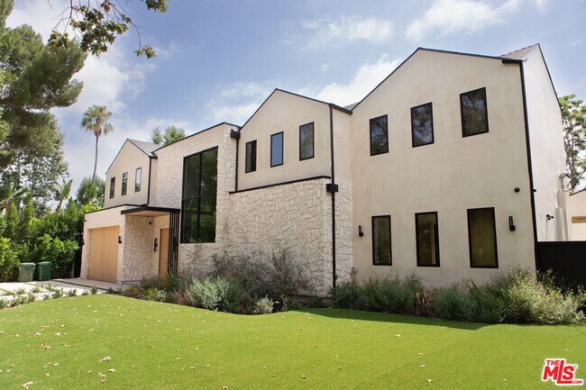Building Photo - 5064 Encino Ave