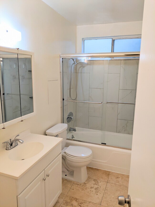 Foto del edificio - 13609 Burbank Blvd