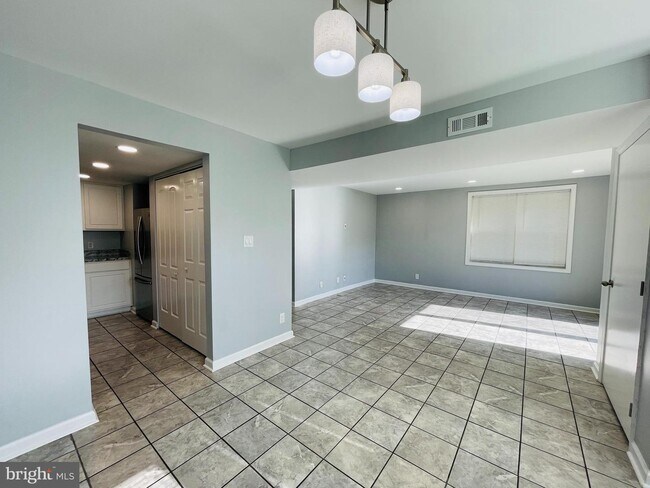Building Photo - 202 Chesterfield Ln