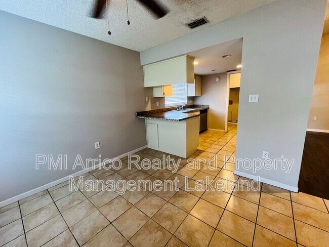 Building Photo - 1832 Crystal Grove Dr