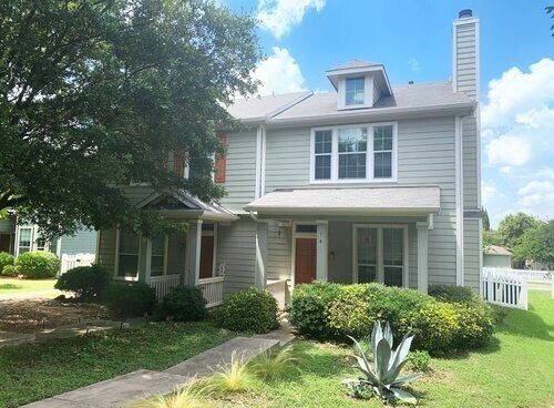 Foto principal - 2 Bed 1.5 Bath Duplex in Plum Creek
