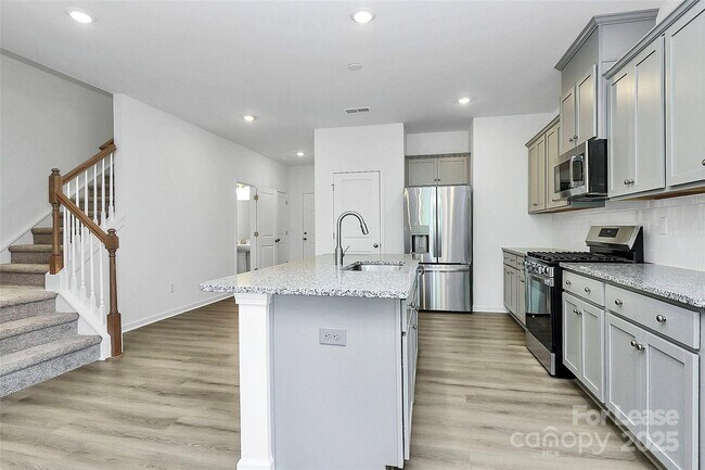 Foto del edificio - 3649 Secrest Lndg