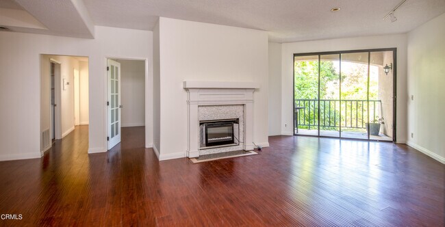 Building Photo - 4200 Vía Arbolada