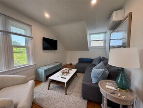 Building Photo - 8 Barney St