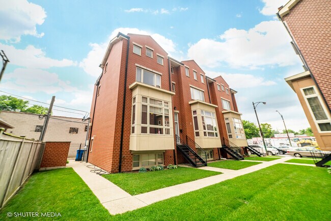 Foto del edificio - 4251 W Montrose Ave