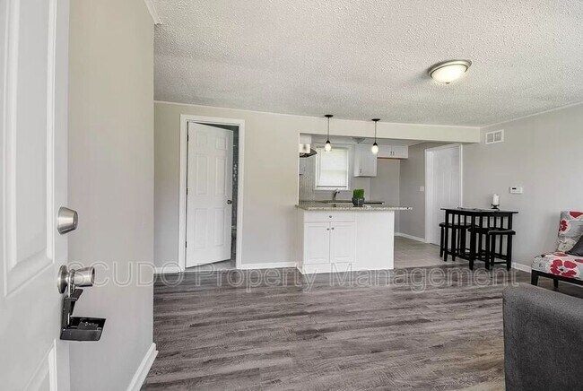 Foto del edificio - 820 S Woodland Ave